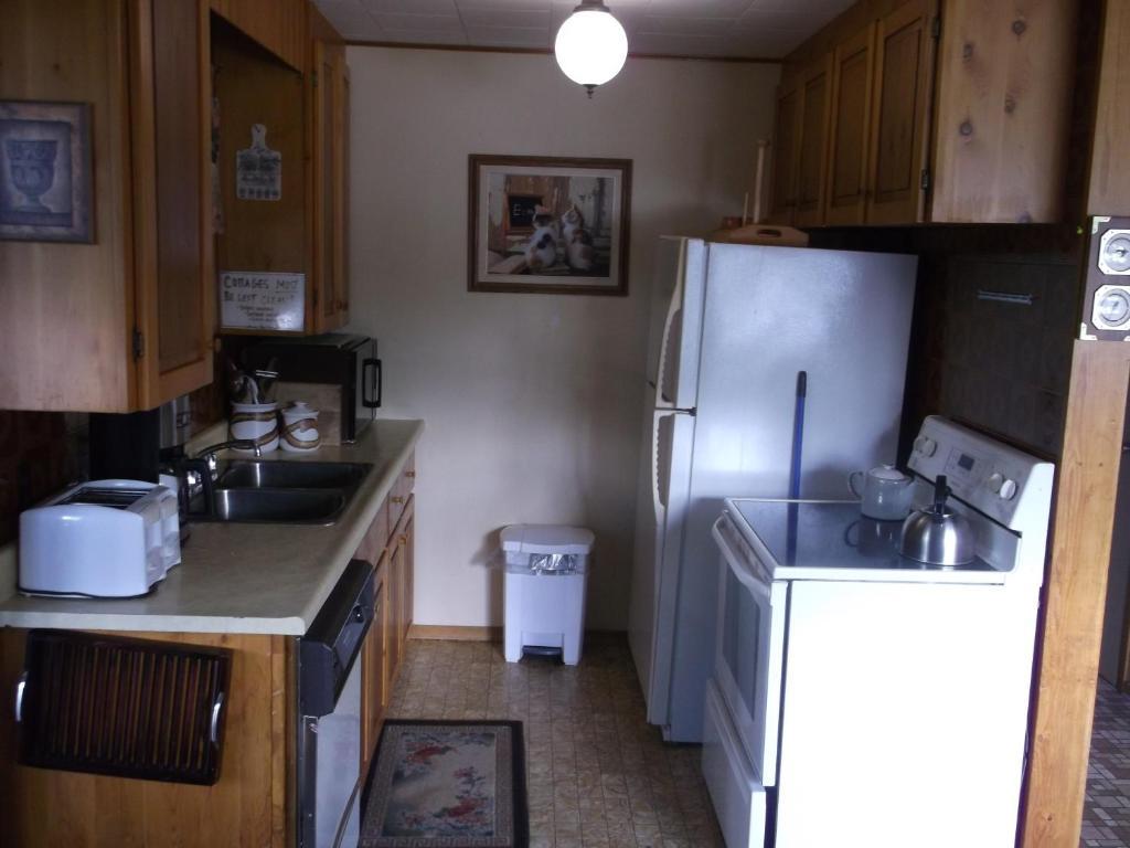 Chalkley'S Sandy Bay Cottage Resort Nipissing Beach Chambre photo