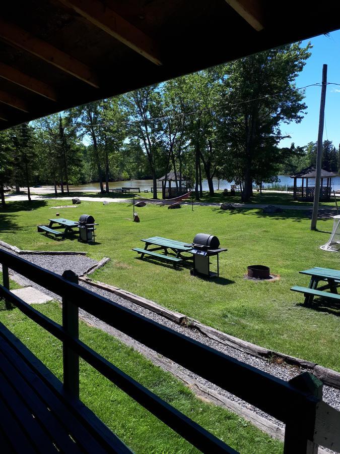Chalkley'S Sandy Bay Cottage Resort Nipissing Beach Extérieur photo